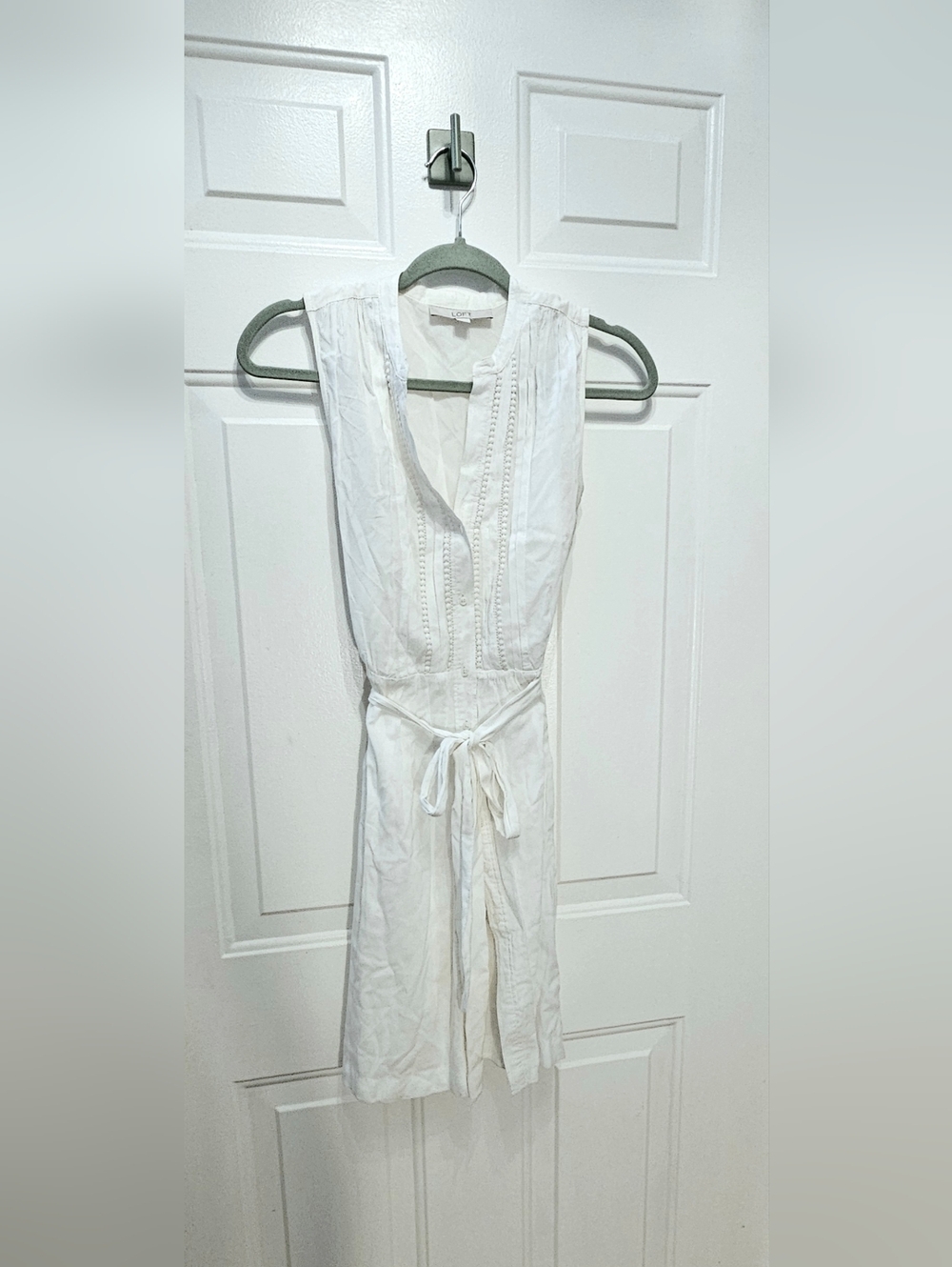 Beautiful lightweight White LOFT Dress with Knit Details and a Tie